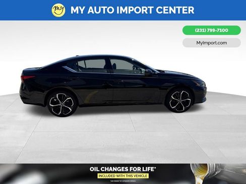 Used 2024 Nissan Altima 2.5 SR w/ SR Premium Package AWD/4WD image 8