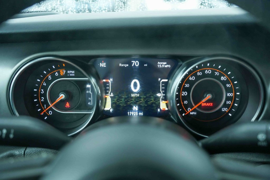 Used 2023 Jeep Gladiator Sport AWD/4WD image 10