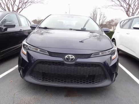 Used 2022 Toyota Corolla LE image 2