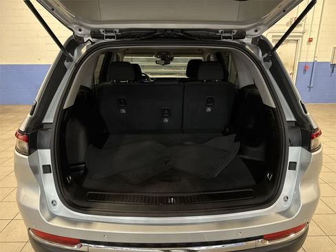 Used 2023 Jeep Grand Cherokee Laredo image 11