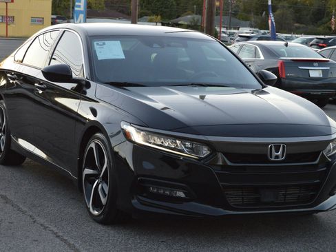Used 2018 Honda Accord Sport image 2