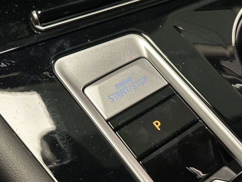 New 2025 Volkswagen Atlas Peak Edition SE image 21