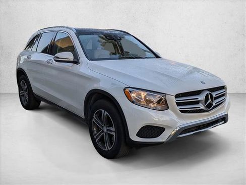 Used 2017 Mercedes-Benz GLC 300 4MATIC image 3