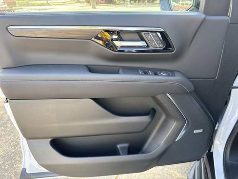 New 2026 Chevrolet Suburban Premier RWD image 20