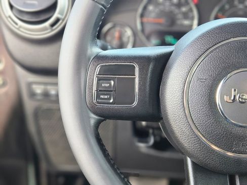 Used 2014 Jeep Wrangler Rubicon w/ Power Convenience Group image 18
