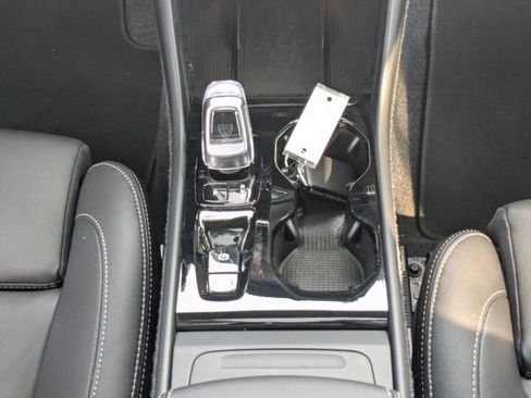 Certified 2026 Volvo XC40 B5 Plus AWD/4WD image 25