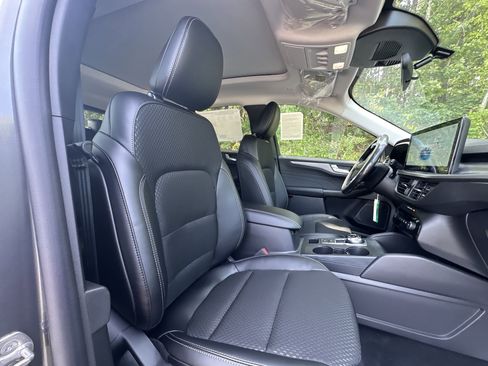 New 2025 Ford Escape SE image 33
