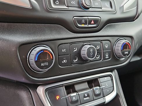 Certified 2023 GMC Terrain SLE w/ Driver Convenience Package AWD/4WD image 15