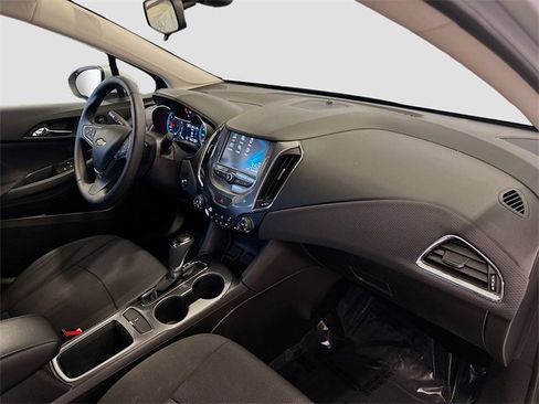 Used 2018 Chevrolet Cruze LT w/ Convenience Package image 27