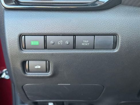 Used 2025 Nissan Sentra SV w/ All-Weather Package FWD image 19