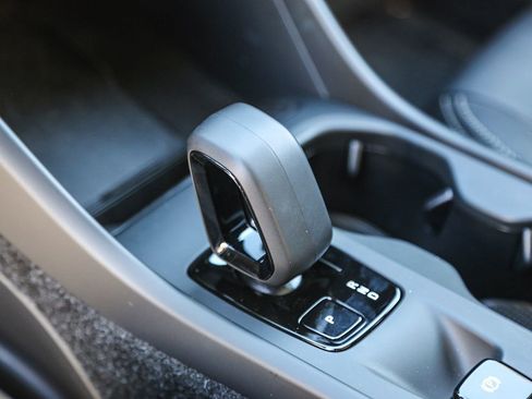 Certified 2025 Volvo XC40 B5 Core w/ Protection Package Premier image 21