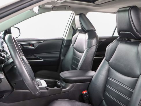 Used 2021 Toyota RAV4 XLE Premium image 24