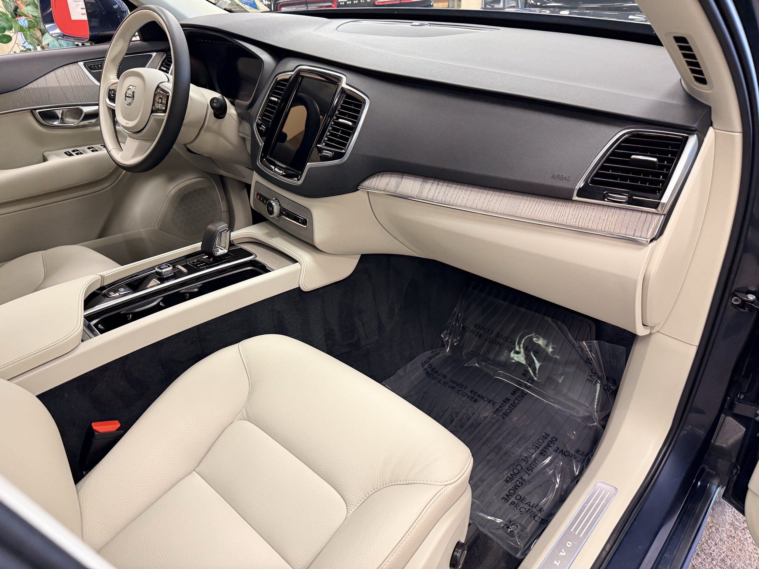 Used 2025 Volvo XC90 B6 Plus w/ Protection Package Premier AWD/4WD image 35