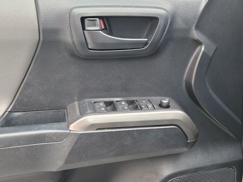 Used 2018 Toyota Tacoma SR5 image 18