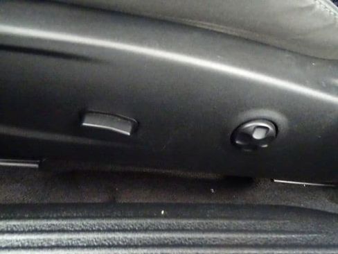 Used 2017 Dodge Challenger SXT image 3