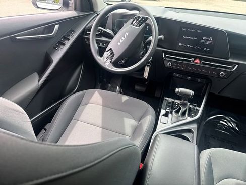 Used 2023 Kia Niro LX image 21