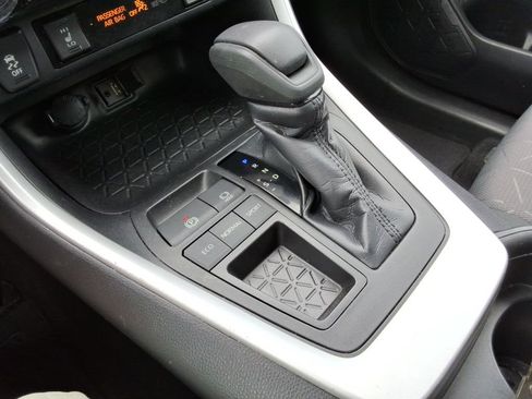 Used 2019 Toyota RAV4 XLE w/ Convenience Package FWD image 35