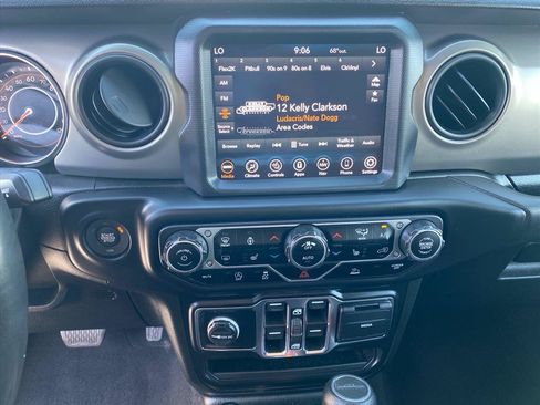 Used 2021 Jeep Gladiator Sport AWD/4WD image 11