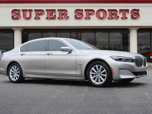 Used 2022 BMW 740i xDrive AWD/4WD image 1