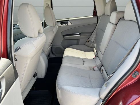 Used 2011 Subaru Forester 2.5X Premium w/ All-Weather Pkg AWD/4WD image 17
