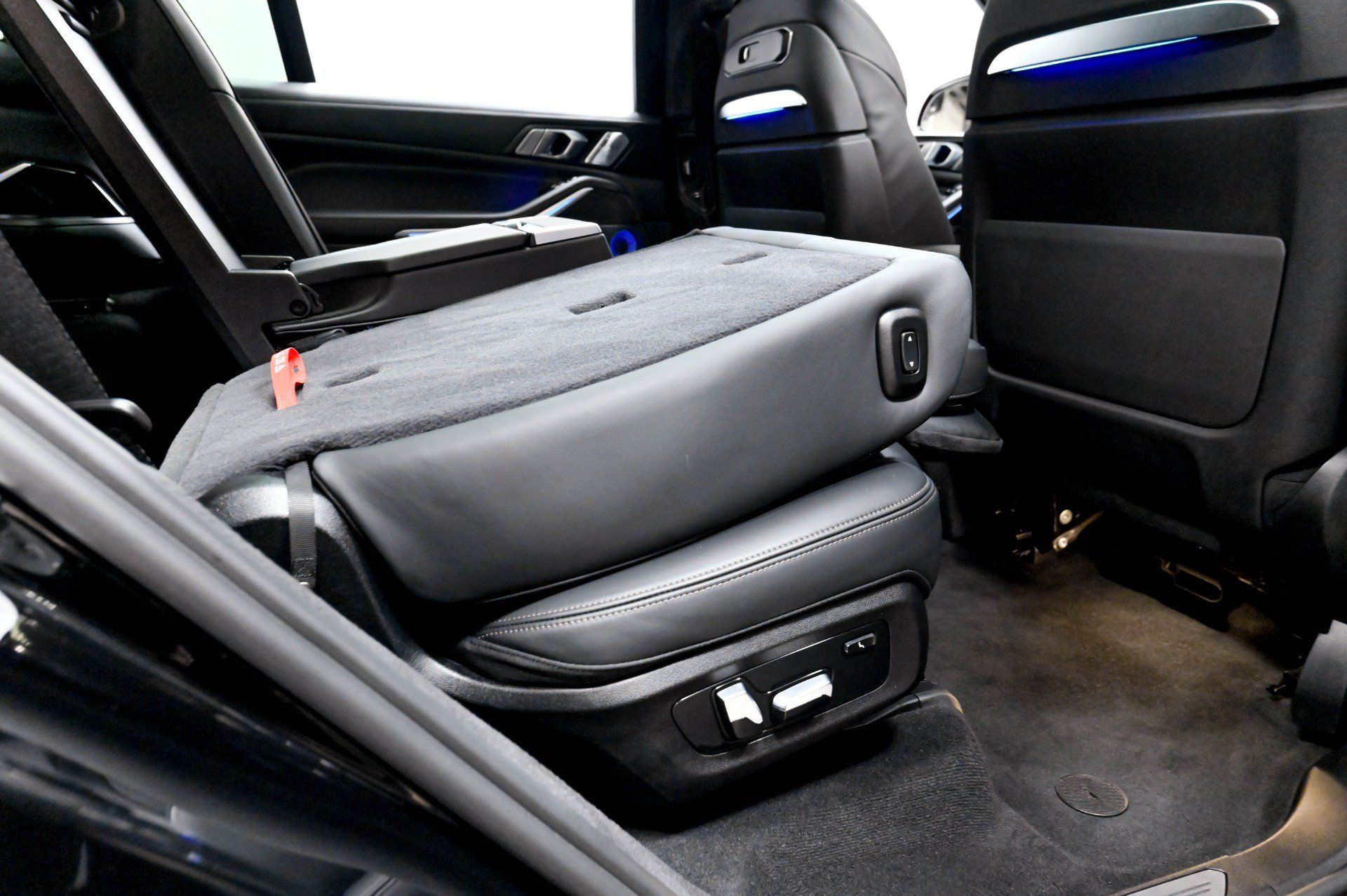 Used 2023 BMW ALPINA XB7 AWD/4WD image 31