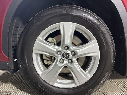 Used 2023 Toyota Highlander LE image 32