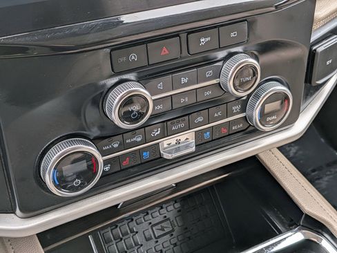 Used 2024 Ford Expedition Max Limited image 26