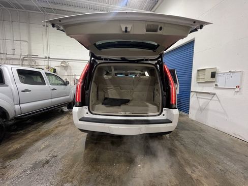 Used 2016 Cadillac Escalade Luxury image 20