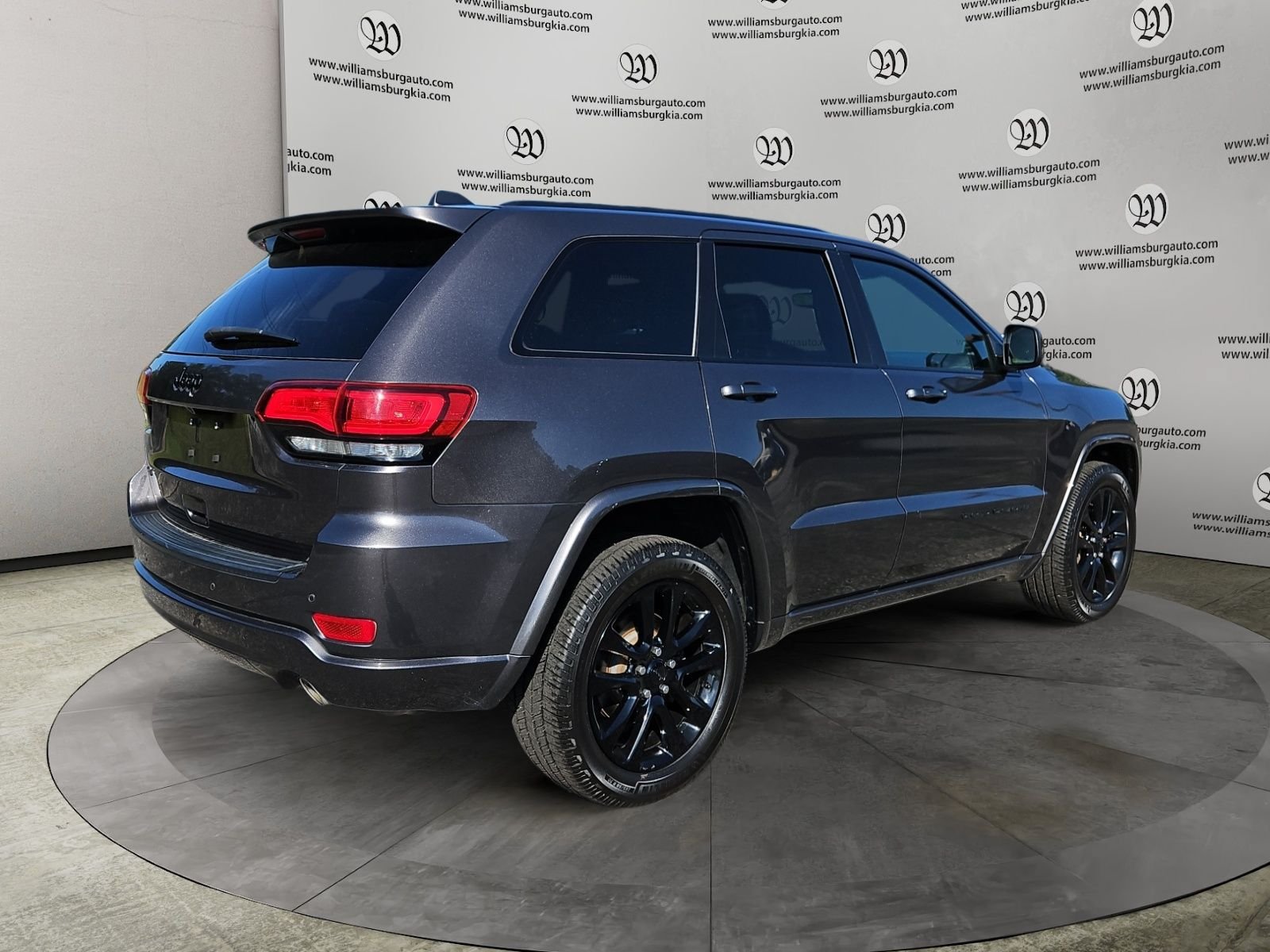 Used 2020 Jeep Grand Cherokee Altitude AWD/4WD image 5
