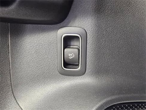 Used 2025 Mercedes-Benz GLB 250 4MATIC image 76