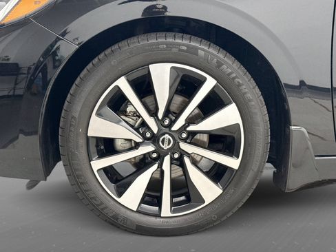 Used 2023 Nissan Sentra SV w/ SV Premium Package FWD image 13