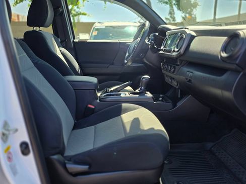 Used 2020 Toyota Tacoma TRD Sport w/ Technology Package AWD/4WD image 10