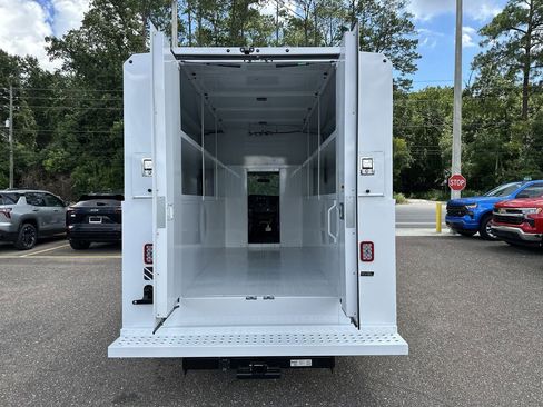 New 2025 Chevrolet Express 3500 Work Van w/ Power Convenience Package image 20