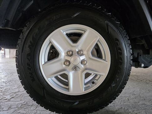 Used 2022 Jeep Gladiator Sport AWD/4WD image 25
