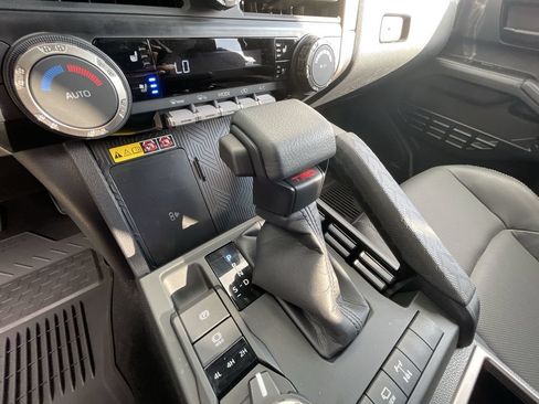 Used 2026 Toyota 4Runner TRD Off-Road Premium AWD/4WD image 16