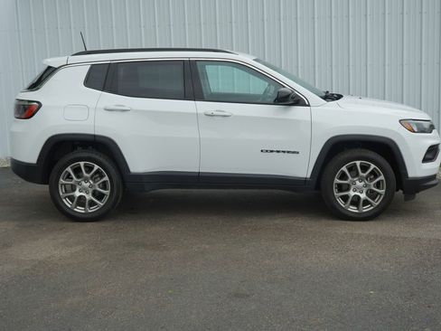 Used 2022 Jeep Compass Latitude AWD/4WD image 2