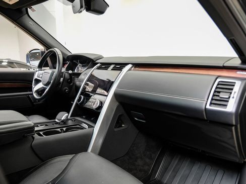 Used 2023 Land Rover Discovery S R-Dynamic image 17