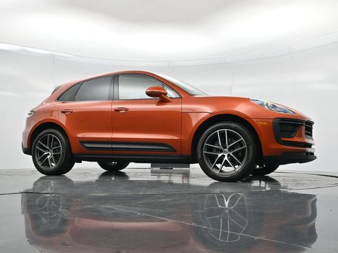 Certified 2024 Porsche Macan AWD/4WD image 25