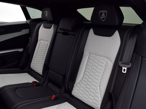 Used 2021 Lamborghini Urus image 29