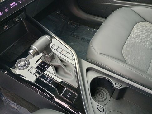 Used 2023 Kia Niro EX image 31