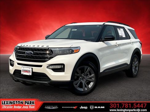 Used 2023 Ford Explorer XLT w/ Equipment Group 202A AWD/4WD image 3