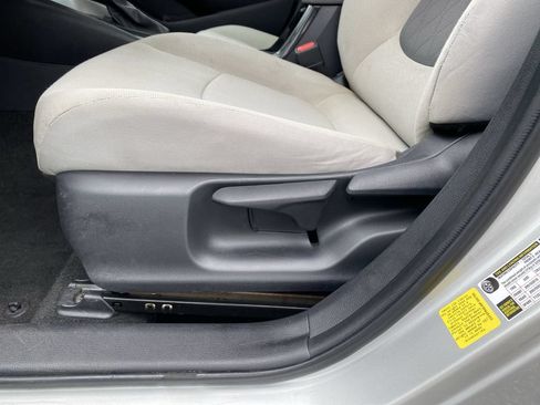 Used 2022 Toyota Corolla LE FWD image 18