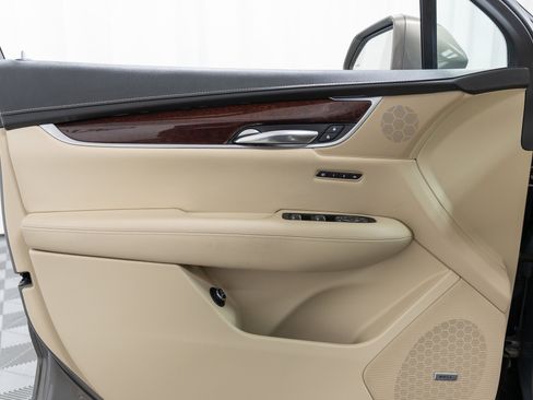 Used 2017 Cadillac XT5 Premium Luxury image 11