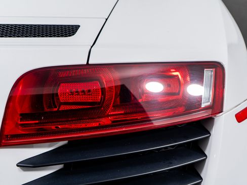 Used 2011 Audi R8 V8 image 13
