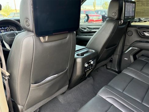 Used 2021 GMC Yukon XL Denali w/ Denali Premium Package image 18