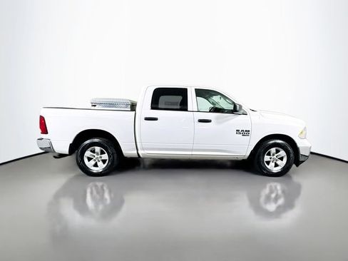 Used 2022 RAM 1500 Classic SLT RWD image 9
