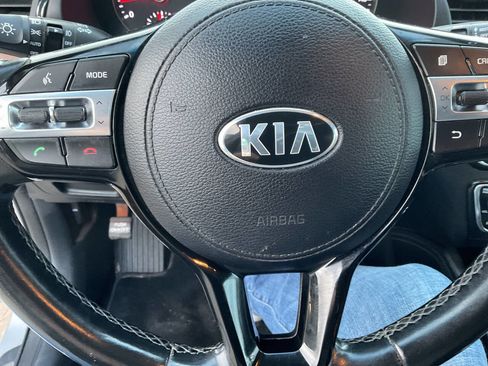 Used 2017 Kia Cadenza Premium w/ Luxury Package image 18