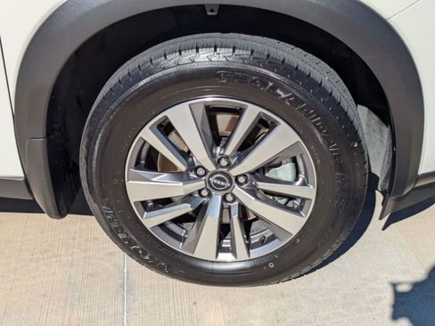 Used 2023 Nissan Pathfinder SL w/ Lighting Package (N92) image 30