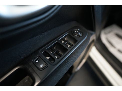 Used 2017 Jeep Renegade Latitude image 16