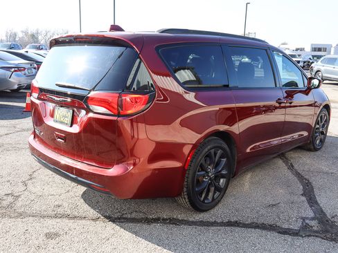 Used 2019 Chrysler Pacifica Touring-L Plus w/ Advanced Safetytec Group image 4